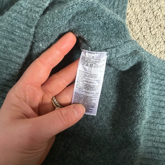 Old Navy - Green Knit Turtlneck Sweater - Picture 4 of 5